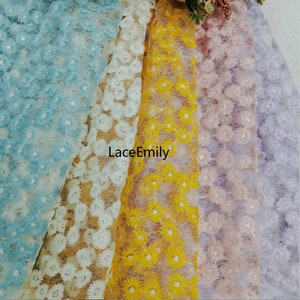 Tessuto in pizzo ricamato con fiori di margherita in 8 colori, fiori blu viola chiaro, pizzo in tulle per abito da sposa, decorazione per cappelli, 1 iarda