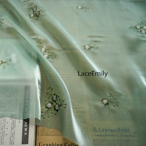 Tissu en mousseline de soie brodé de fleurs exquis, tissu en mousseline de soie floral beige vert pour robe de fille, robe de mariée, robe d&#39;été, chemises 59&quot; de largeur