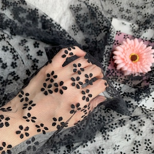 1 Yard Schwarze Blumen Beflockung Spitzenstoff Beflockt Blumen Tüll-Gewebe Für Mädchen Kleid Tutu Kleid Hochzeitskleid Brautschleier
