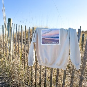 Wrightsville Beach North Carolina Vintage wenskaart Unisex Heavy Blend™ sweatshirt met ronde hals Wilmington Coastal Cowgirl