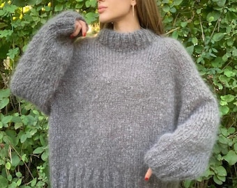 Hand-Knitted Mohair Sweater: Oversized, Soft & Elegant