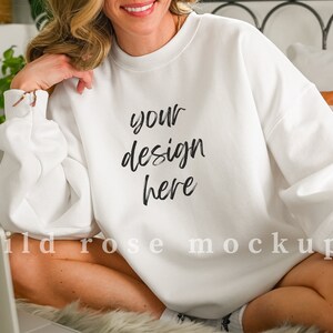 Gildan 18000 White Sweatshirt Model Mockup, Oversized Mockup, Gildan Oversized Sweatshirt Model Mockup