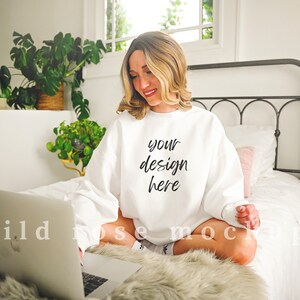 Gildan 18000 White Sweatshirt Model Mockup, Oversized Mockup, Gildan Oversized Sweatshirt Model Mockup