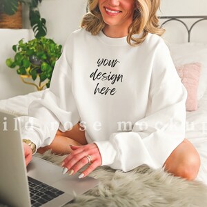 Gildan 18000 White Sweatshirt Model Mockup, Oversized Mockup, Gildan Oversized Sweatshirt Model Mockup