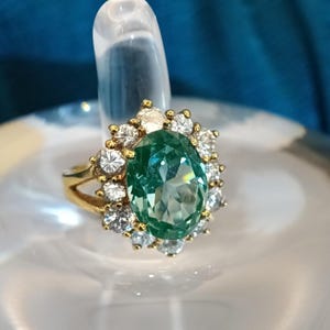 Hollywood Glam smaragdgrön CZ Halo-ring | Vermeil-cocktailring i sterlingsilver | Vintage statement-ring från 1990-talet, storlek 6