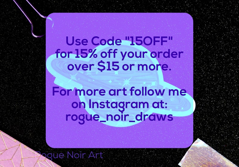 K&ouml;nnte beinhalten: Lila und blaues Grafik mit einem Planeten-Design. Der Text lautet: "Verwenden Sie den Code "15OFF" f&uuml;r 15 % Rabatt auf Ihre Bestellung &uuml;ber 15 &euro; oder mehr. F&uuml;r mehr Kunst folgen Sie mir auf Instagram unter: rogue_noir_draws"