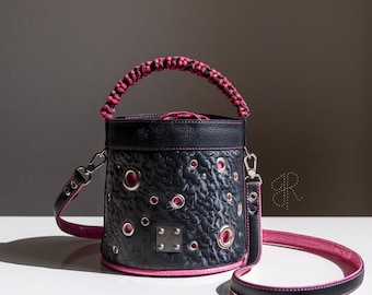 THM  Bicolor baggies     Black×Pink KENSINGTON STUDS BAG L Rainbow Stripe Shoulder Purse by KURT