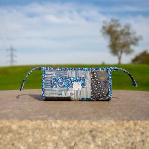 Trousse magique à soufflets multiples qui se déploient tels un accordéon : la timbrée