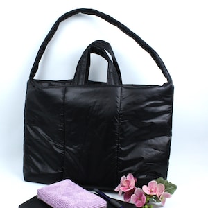 Schöne Stepptasche in Schwarz zum Umhängen und in der Hand zu tragen, Shopper, Daunentasche, Pufferbag