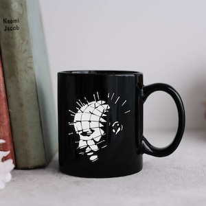 Hellraiser 11oz Schwarze Tasse, Pinhead Hellraiser, Schwarze Kaffeetasse, Home Decor, Pop Culture, Halloween Tasse, Horror Crypt Kultur, Gothic Tasse