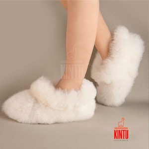 Natural color baby alpaca fur slippers, baby alpaca slippers, alpaca slippers, winter slippers, alpaca slippers handmade in Peru