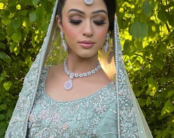 Collar y pendientes Tikka con circonitas cúbicas: conjuntos de joyería nupcial india en varios colores para bodas, ceremonias Mehndi, estilo asiático, pakistaní e indio.
