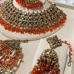 Conjunto de collar y pendientes de novia Kundan de oro naranja, plata y cuentas de cristal, estilo indio, pakistaní y asiático, para bodas, compromisos y ceremonias Mehndi. imagen 6
