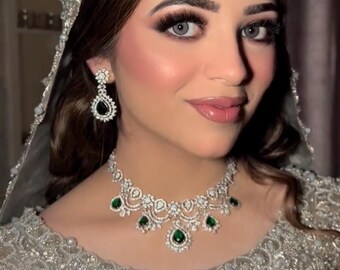 Pendientes Tikka con circonita cúbica verde esmeralda y plata, estilo indio, pakistaní, asiático, para bodas, novias, compromisos, joyería Mehndi, accesorios del Reino Unido.