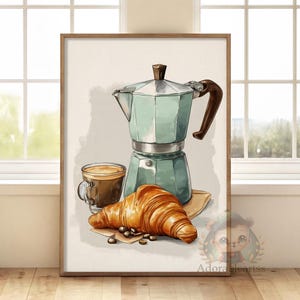 Może przedstawiać: Grafika przedstawiająca śniadanie z kawą. Jasnoniebieski ekspres do kawy, filiżanka kawy i rogalik na neutralnym tle. Ziarna kawy rozsiane wokół rogalika. Grafika jest w drewnianej ramie.