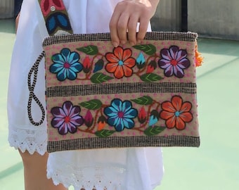 Peruanische bestickte Clutch, Blumentasche mit Bestickung, Boho Tasche mit Handgelenk Riemen, Handgelenktasche aus Wolle