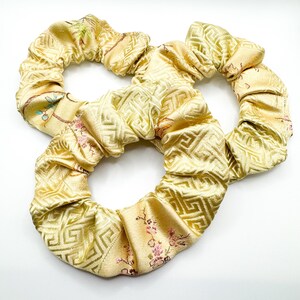 Floral Jacquard Scrunchie Gold