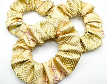 Floral Jacquard Scrunchie Gold