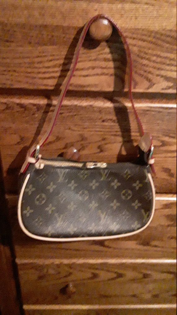 Louis Vuitton pochette purse