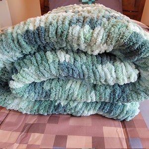 Handmade Super Soft Chenille Blanket - Hedge Green (Green) 74" x 54"