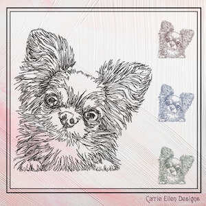 Puede incluir: Un detallado dibujo lineal en blanco y negro de un perro chihuahua de pelo largo, con tres versiones más pequeñas en diferentes colores. La obra de arte está ambientada sobre un fondo texturizado rosa claro y blanco, con el texto "Carrie Ellen Designs" en la parte inferior.