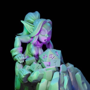 Dice Goblin Female - Miniature size and FullD20 Stand