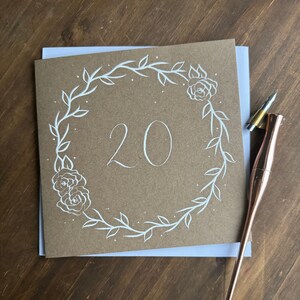 carte d'âge personnalisée de joyeux anniversaire | carte numéro d'anniversaire | Kraft brun rustique et carte blanche | 20 | 30 | 40e | 50e | 60e | 70e