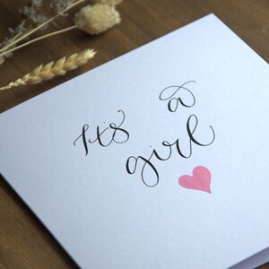 C'est une carte de fille | carte bébé fille | Cadeaux pour nouveau-nés | Calligraphie moderne manuscrite | Cadeaux pour bébé | Bienvenue dans le monde, petite fille