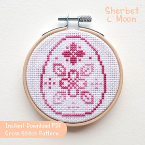 Modèle de point de croix oeuf de Pâques rose : motif floral panaché (Modèle PDF)