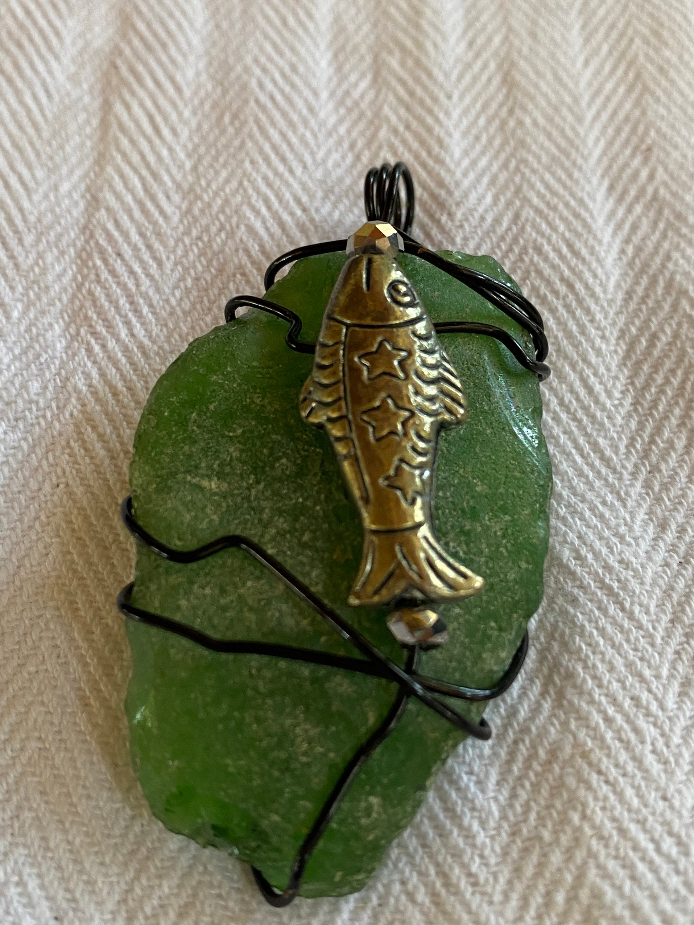 Pendentif Argenté Poisson Vert – Fantaisie, Sans Marque, Neuf Sans Emballage