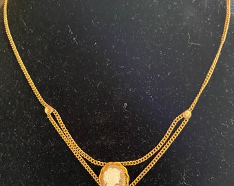 Pretty Goldtone Cameo Necklace