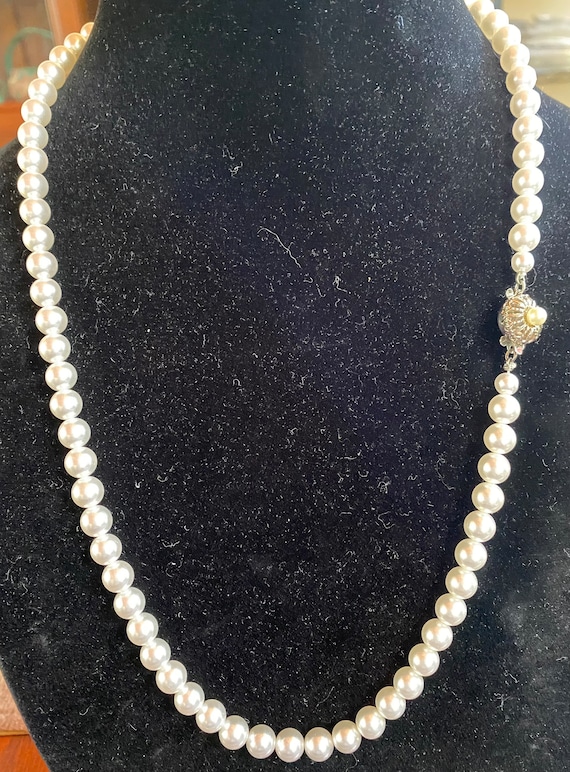 Sarah Coventry Faux Pearl Necklace