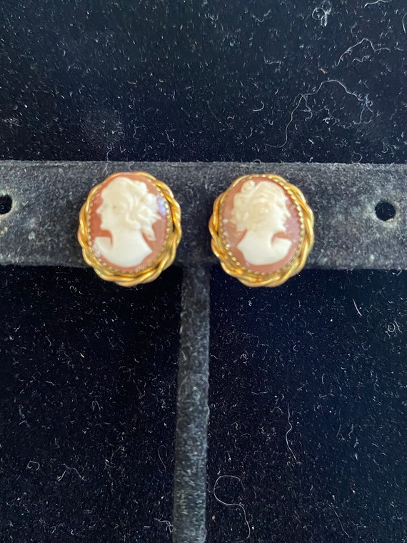 Antique 12k Gold Filled Cameo Screwback Earrings