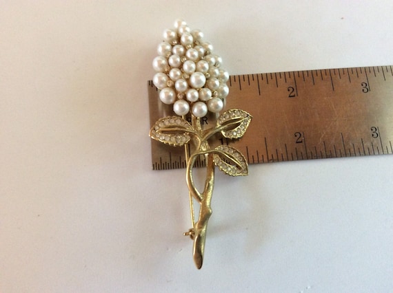 Beautiful Vintage Pearl and Rhinestone Brooch - image 5