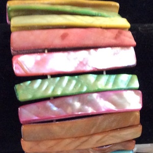 Pulsera elástica ancha de conchas multicolor