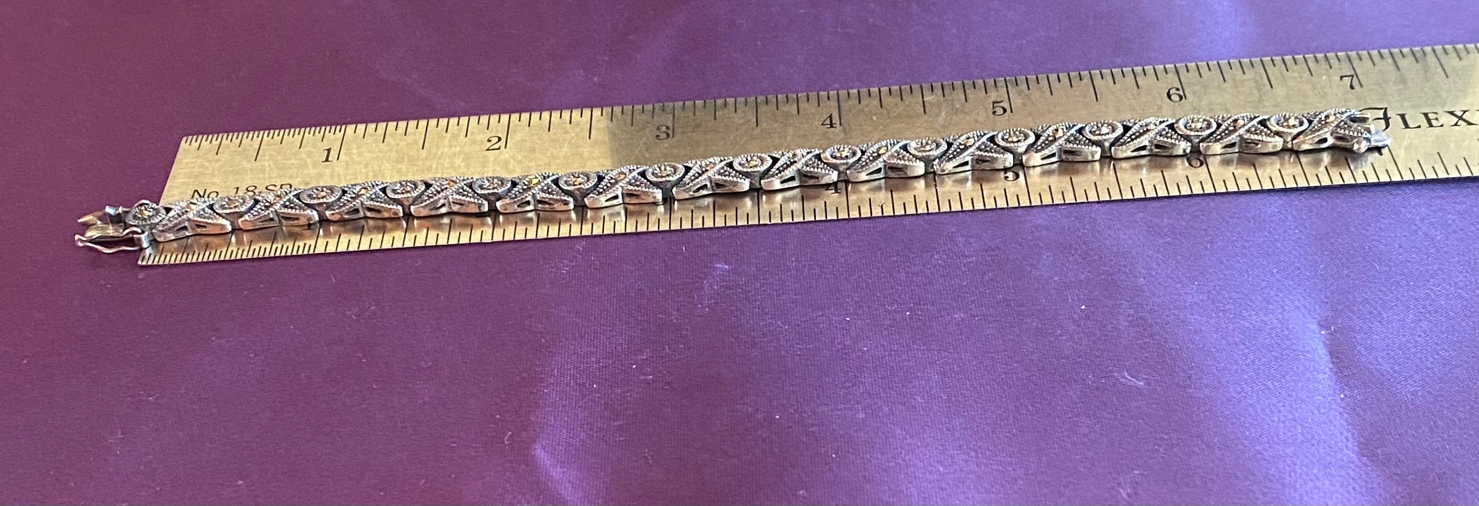 Gorgeous Sterling Silver (925) Linked Bracelet With Small Gorgeous Sterling Silver (925) Linked Bracelet With Small