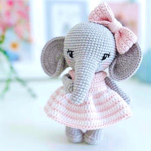 Modèle au crochet Lottie l'éléphant - Modèle de poupée Amigurumi (PDF) en anglais, allemand, français, espagnol et néerlandais image 2