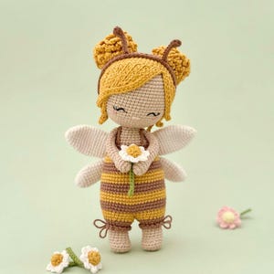 Patron au crochet Bumble the Honey Sprite, modèle PDF de poupée Amigurumi, poupée fée abeille (téléchargement numérique) image 2