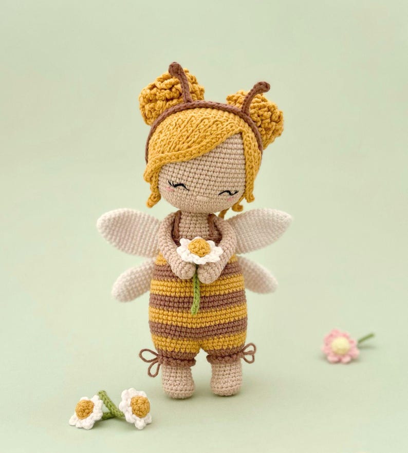 Patron au crochet Bumble the Honey Sprite, modèle PDF de poupée Amigurumi, poupée fée abeille (téléchargement numérique) image 2
