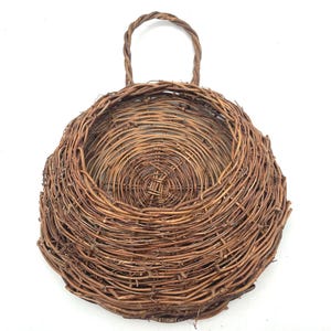 Rustic Grapevine Hanging Basket, Woven Wall Decor (14"x9.5")
