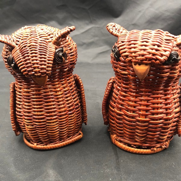 Vintage Wicker Owls Set of Two Baskets planters trinket containers string holders woven decorative birds of prey 4" tall