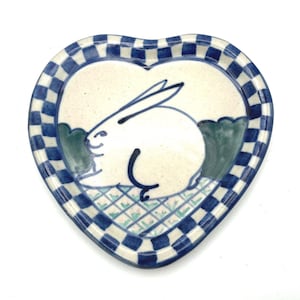 Debbie Dean Bunny Plate: Heart-Shaped Ceramic w Blue Checkered Border 9"w