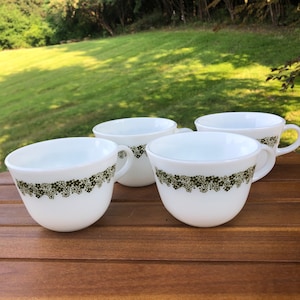 Corning Spring Blossom Crazy Daisy Cups set of 4 mugs milk glass white green flowers marked pyrex 8 ounce