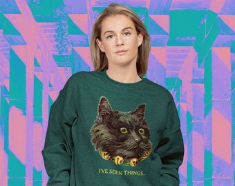 I'VE SEEN THINGS Sweatshirt | Crewneck design with vintage traumatized xmas Cat, Graphic Jumper in Red, Green and Blue, Cotton and Polyester