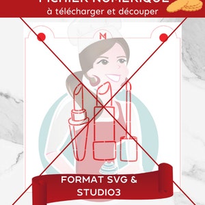 Peut inclure: Un fichier numérique pour un design SVG rouge et blanc d'une femme portant un chapeau de chef et tenant trois rouges à lèvres rouges. Le texte "FORMAT SVG & STUDIO3" est sur un ruban rouge.