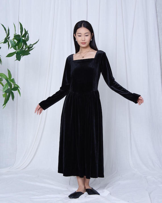 Women's Black Velvet Midi Dress Square Neck Long Sleeve Flowy A