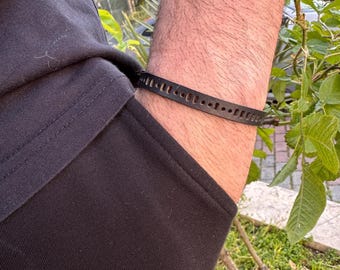 Individuelles Lederarmband im Morsecode: Trauerschmuck für den Verlust
