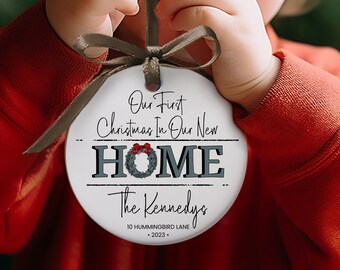 Personalizzato il nostro nuovo ornamento per la casa, primo regalo di Natale per la nuova casa sposata, regalo per la prima casa personalizzato, ornamento di Natale per la casa personalizzato,
