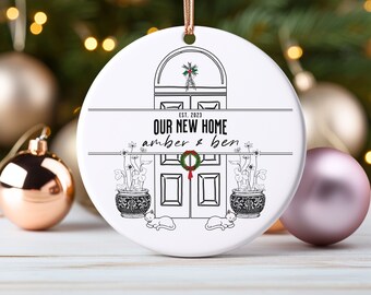 Personalizzato il nostro nuovo ornamento per la casa, primo regalo di Natale per la nuova casa sposata, regalo per la prima casa personalizzato, ornamento di Natale per la casa personalizzato,