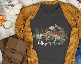 Niedliches Cottagecore T-Shirt für Fans des Slow Living und der Cottagecore Ästhetik. Mache dieses freche Frosch & Pilz T-Shirt zu deinem neuen Lieblingsshirt.